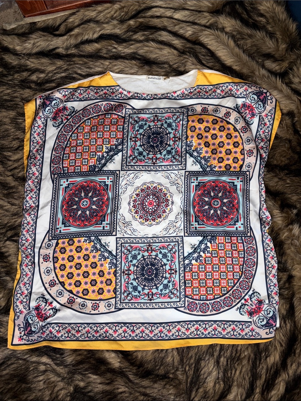 Paparazzi Oversized Medallion Print Squaret Scarf Top in White & Yellow Medium